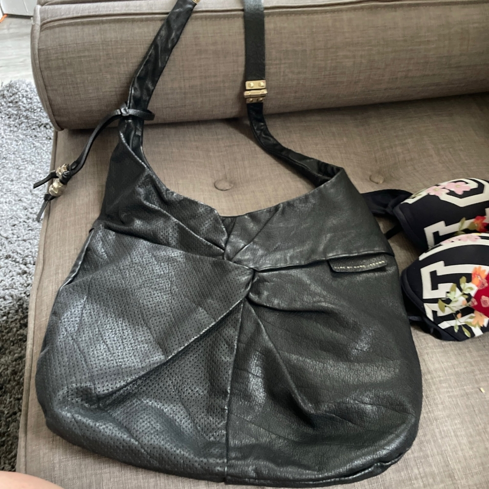 Elegant Black Marc Jacobs Asymmetrical Clutcg